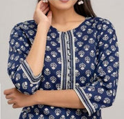 Cotton tunic in navy blue with floral motifs