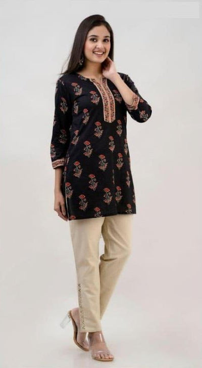 Cotton tunic in black with floral print