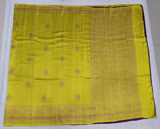 Handloom Banarasi katan pure silk saree in mehndi green in dupion finish with floral motifs .