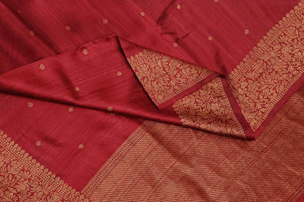 Handloom Banarasi katan pure silk saree in maroon in dupion finish with small motifs .