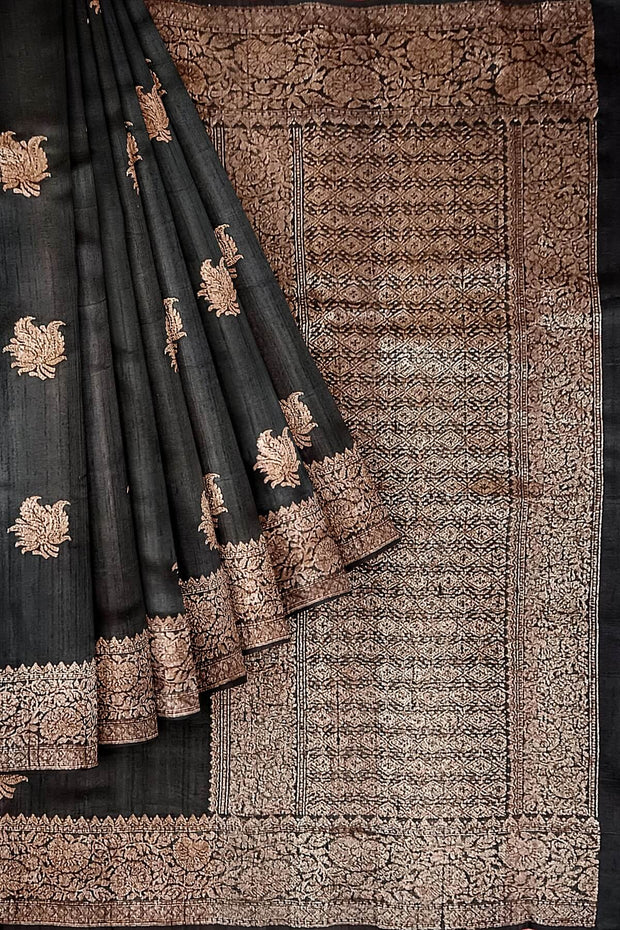 Handloom Banarasi katan pure silk saree in black in dupion finish with floral motifs .