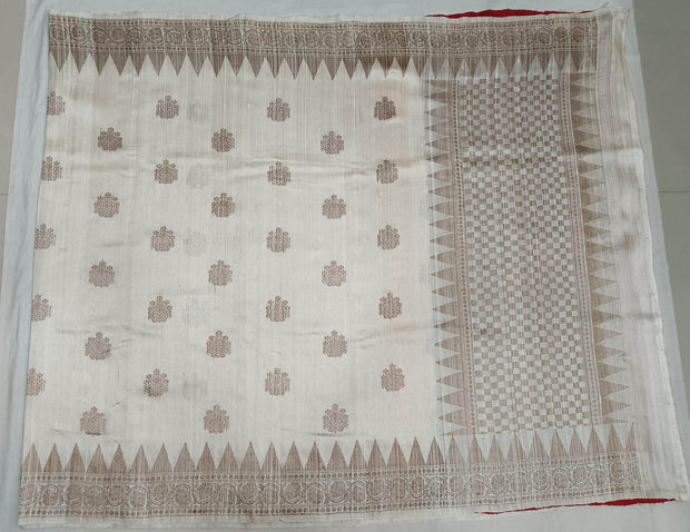 Handloom Banarasi katan pure silk saree in off white in dupion finish with floral motifs.