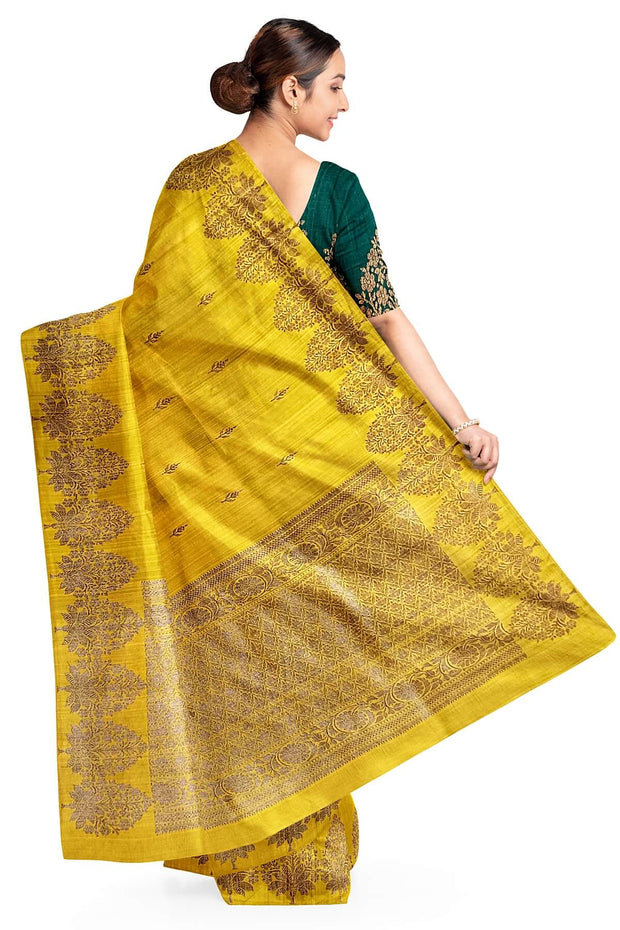 Handloom Banarasi katan pure silk saree in yellow in dupion finish with floral motifs.