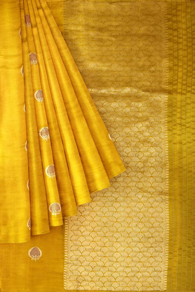 Banarasi pure silk ( Raw Mango) saree in mustard with  floral motifs