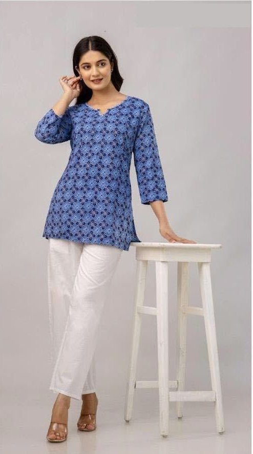 Cotton tunic in blue in floral