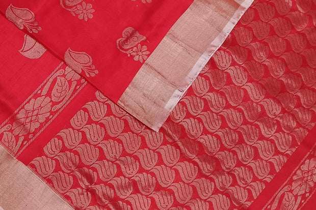 Handwoven Uppada pure silk saree in red with  floral motifs .