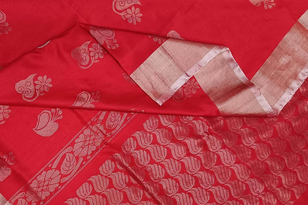 Handwoven Uppada pure silk saree in red with  floral motifs .