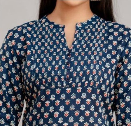 Rayon tunic in blue with small floral motifs